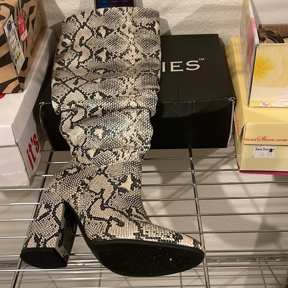 Boots - Picture 2 of 3